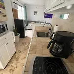 Cozy Studio A Couple Blocks Away From The Beach!