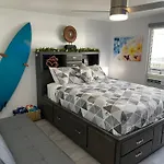 Modern Ocean View Studio - Waikiki Paradise!