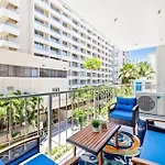 Fully Renovated 2Br And 2Ba Near Waikiki Beach With Parking
