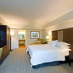 Room In Holiday House - Hgvc Hawaiian Village Resort Spa, Hot Tub, Pool