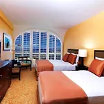Room In Holiday House - Hgvc Hawaiian Village Resort Spa, Hot Tub, Pool