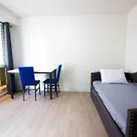 Waikiki Beachside Hostel