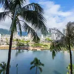 Hawaiian Monarch Upgraded Modern Studio