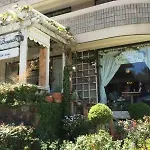 Hawaiian Monarch Upgraded Modern Studio
