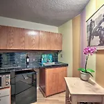 Downtown Honolulu Suite Near Ala Moana Beach!