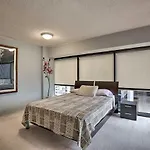 Downtown Honolulu Suite Near Ala Moana Beach!