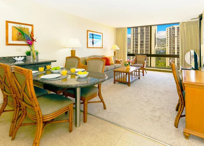 Mountain Views & Steps To Beach - Free Parking!