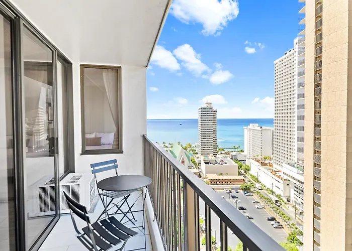 Ocean View Suite, Near Beach & Free Parking!