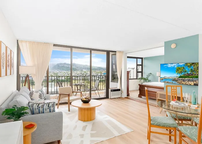 Free Parking Close To Waikiki Beach Pool & Hot Tub