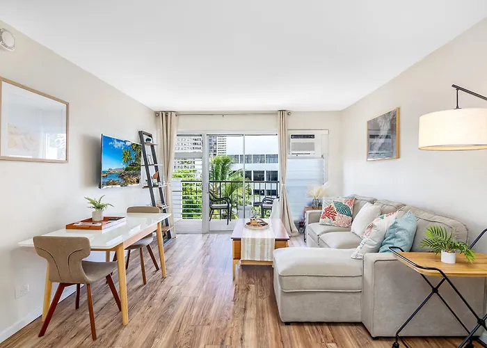 Kuhio At Waikiki 2Br And 2Ba Condo Near Beach With Parking