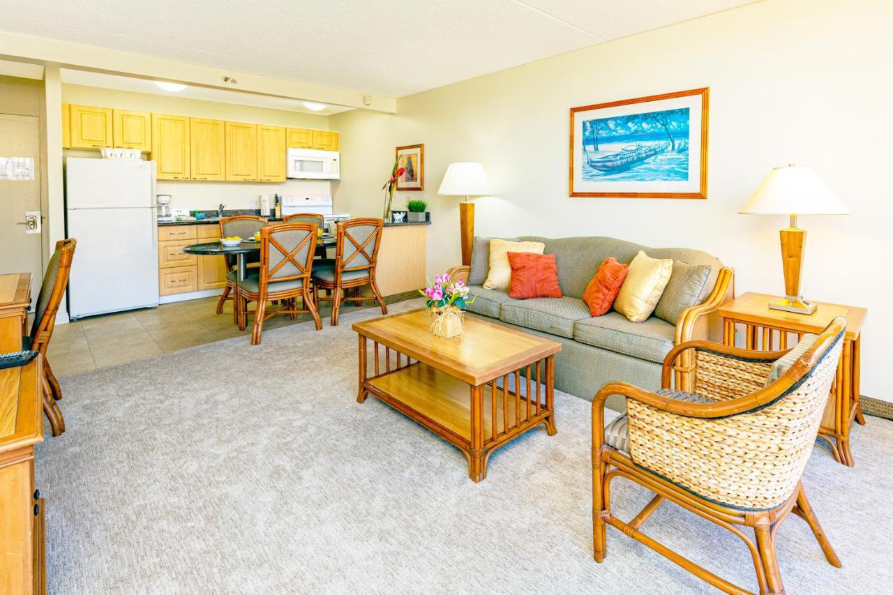 Apartment Mountain Views & Steps To - Free Parking! *