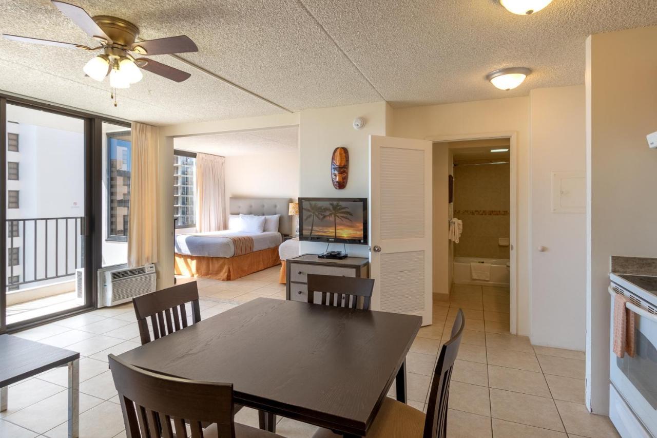 Deluxe Waikiki Banyan - Free Parking & Wifi