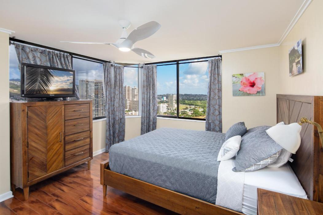 2 Bedroom Corner & Tropical Views Aparthotel 3*