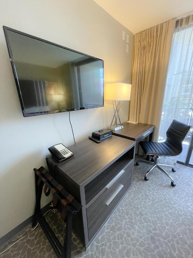 Aqua Palms 306