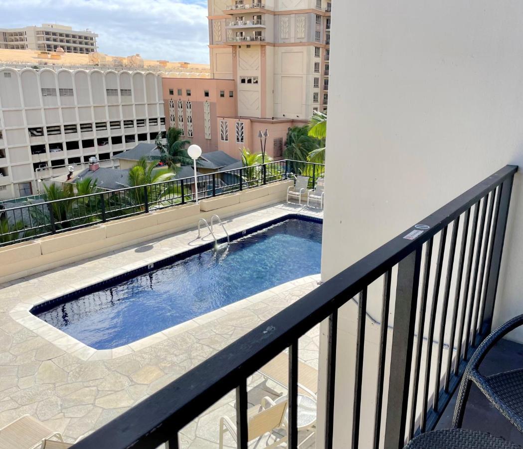 Aqua Palms 306