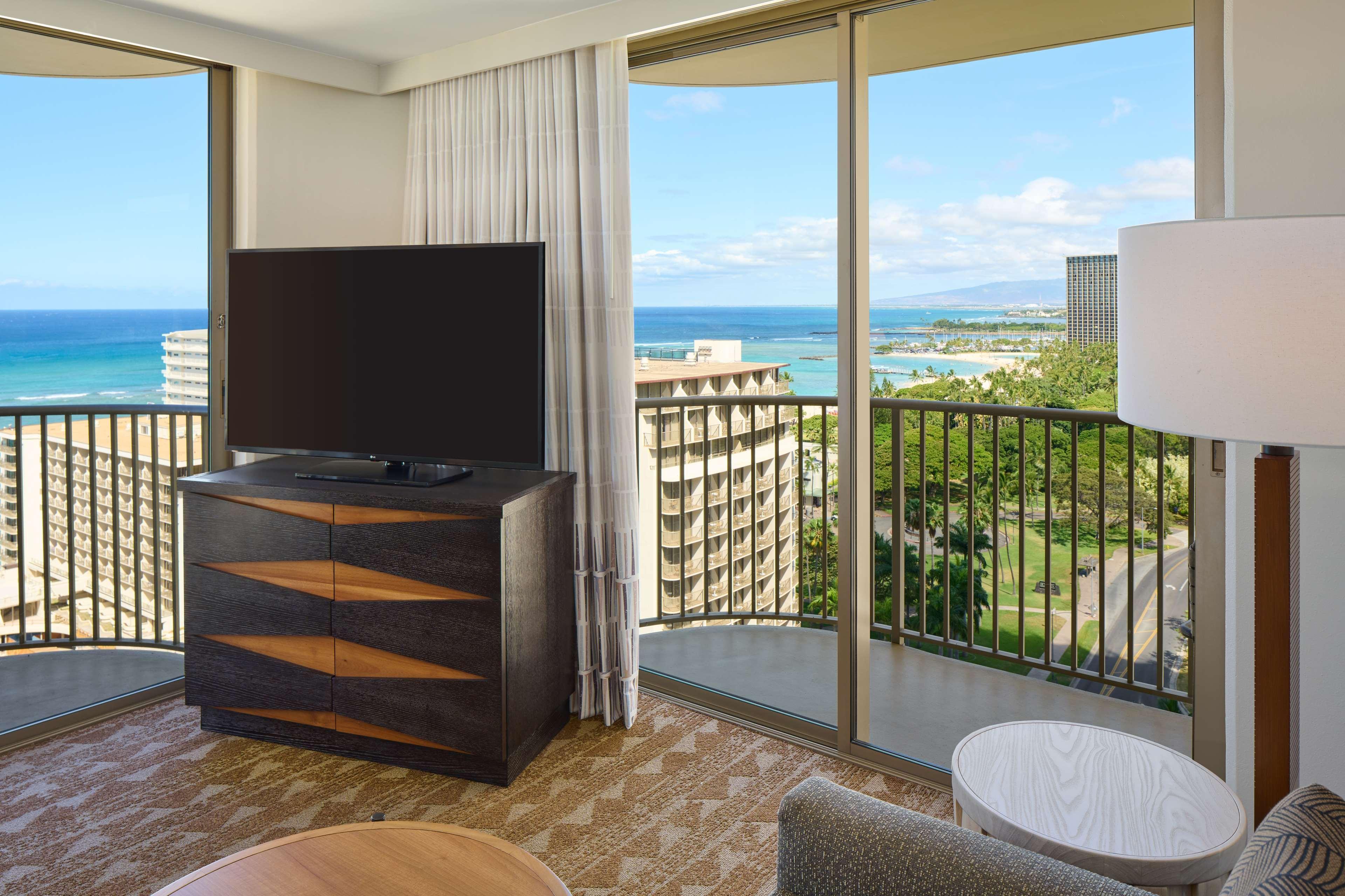 Resort Embassy By Hilton Waikiki Walk