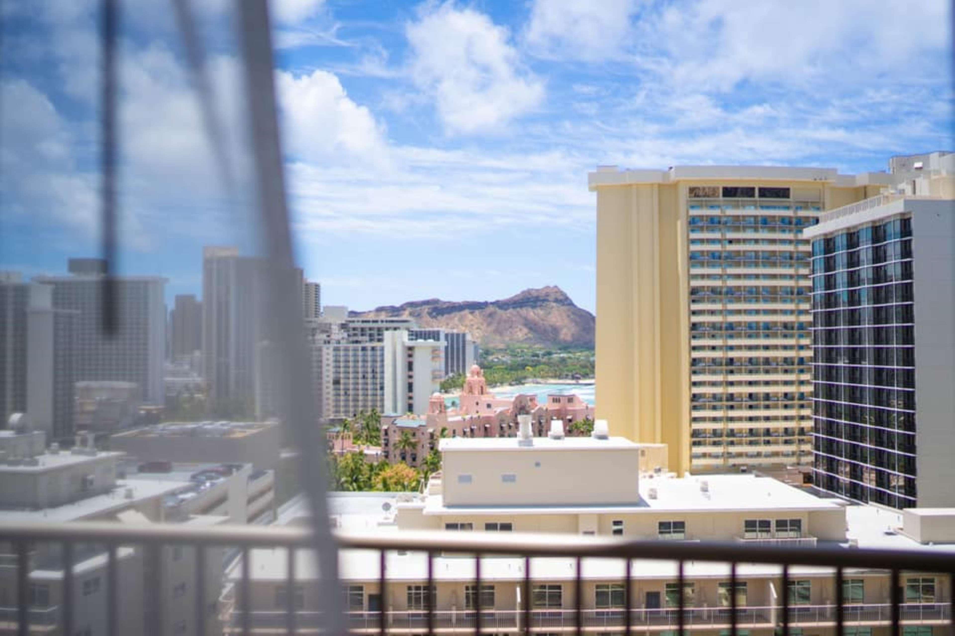 Embassy By Hilton Waikiki Walk Resort 4*