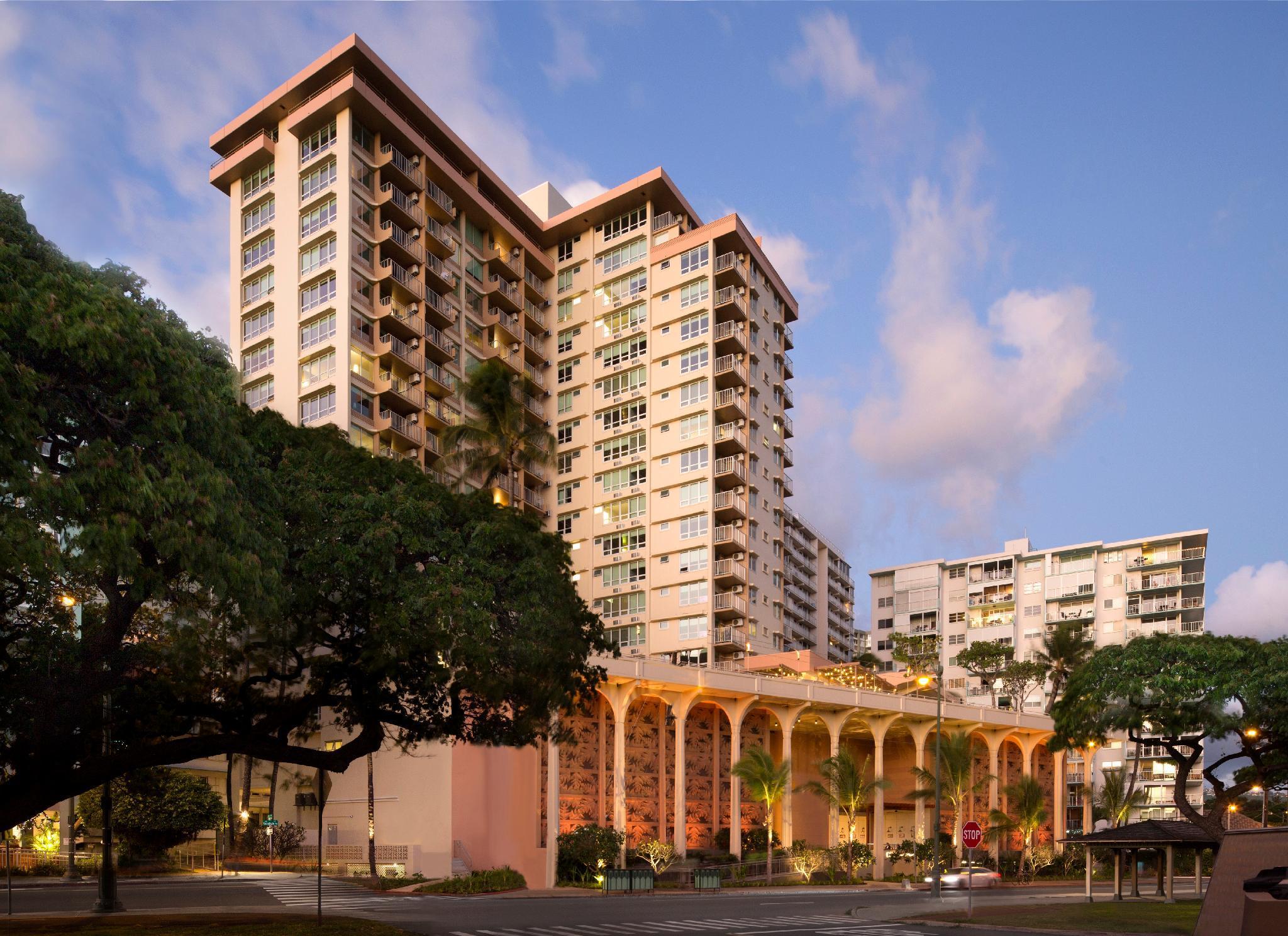 Hotel Queen Kapiolani 4*