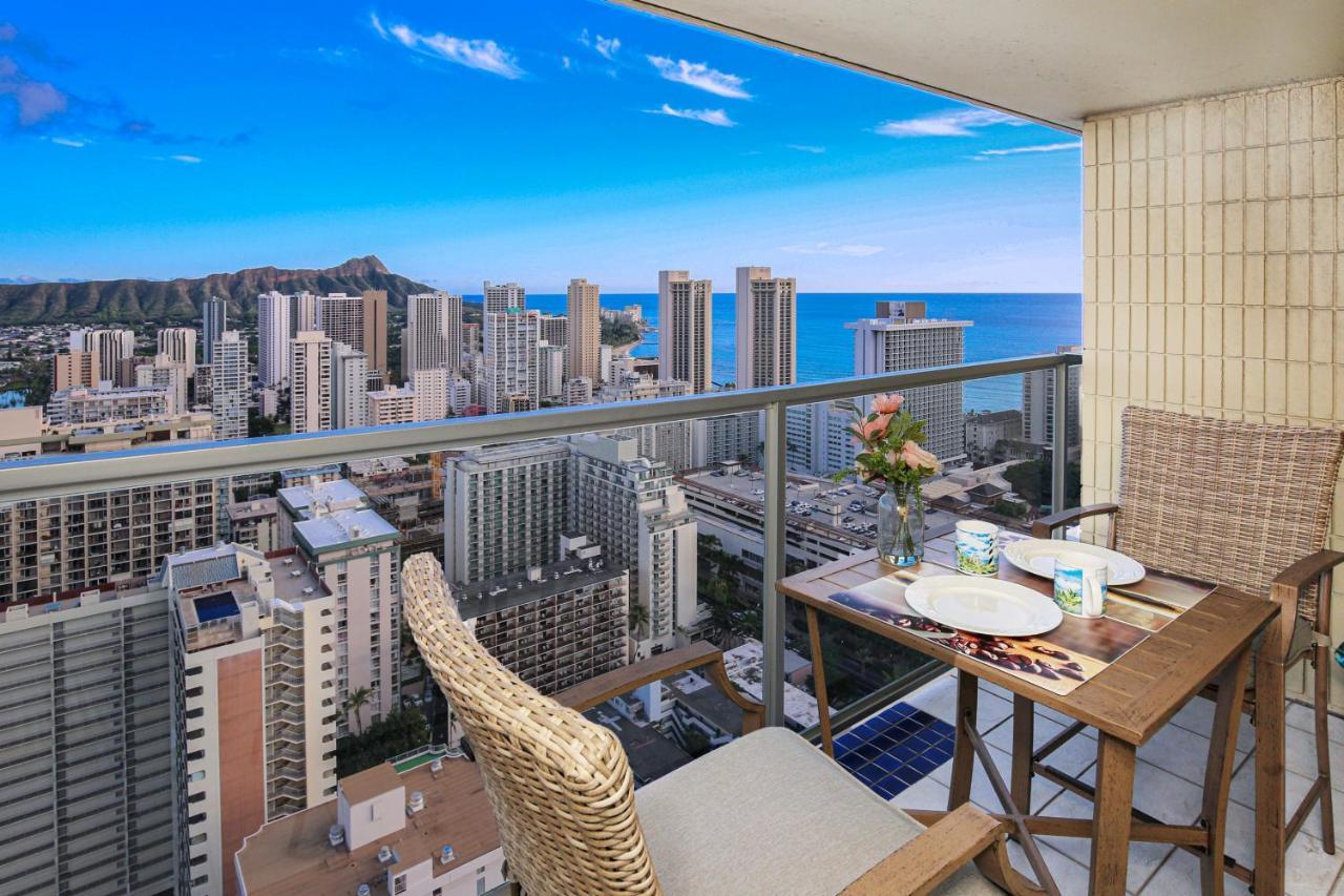 Apartment Stylish Studio With Great Ocean Views & Near Beach! *