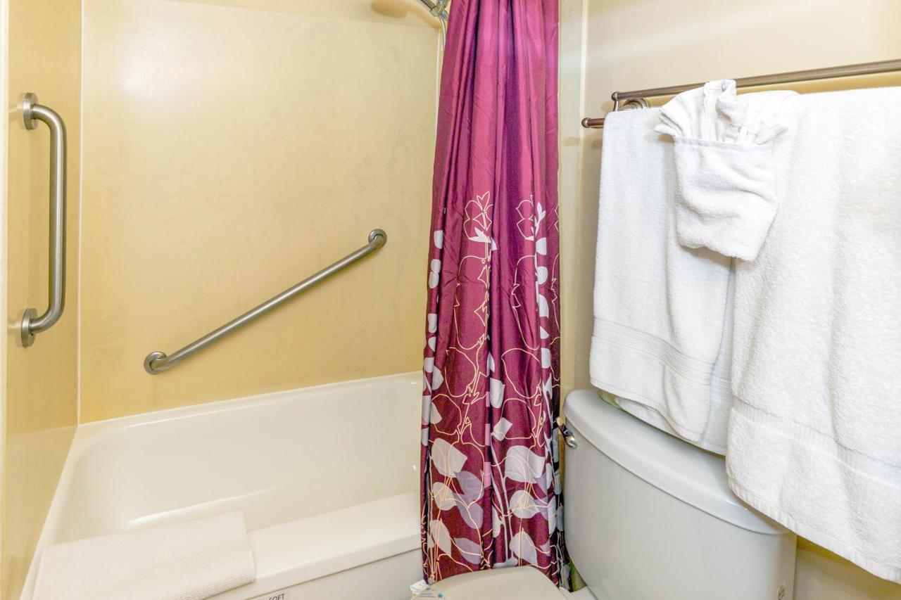 Stylish Studio With Great Ocean Views & Near Beach! Apartment Honolulu