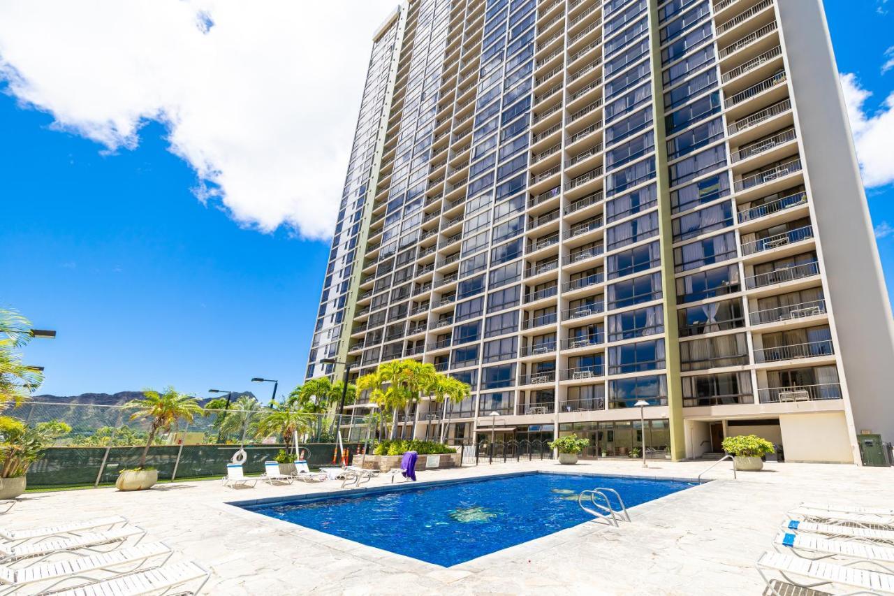 Mountain Views & Steps To - Free Parking! Apartment Honolulu