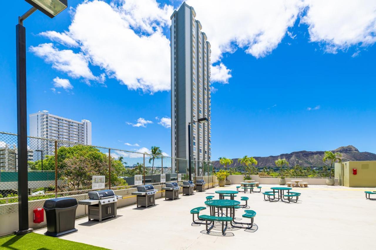 Mountain Views & Steps To - Free Parking! Apartment