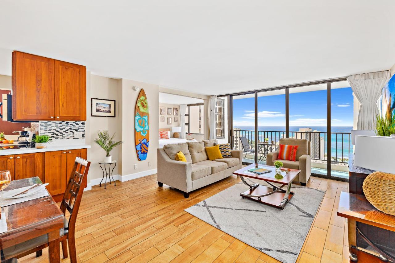 Waikiki Banyan 1br With Great Ocean Views, Steps To & Parking! *
