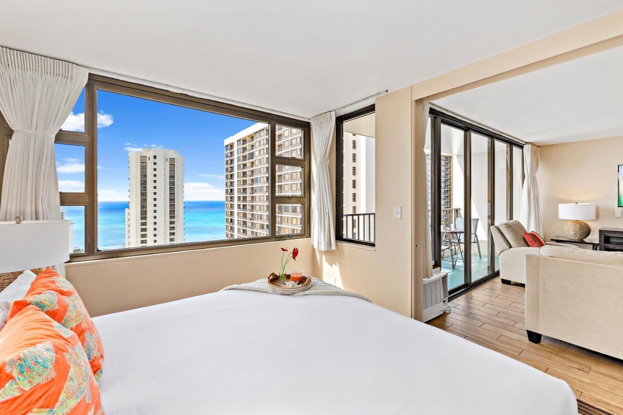 Waikiki Banyan 1br With Great Ocean Views, Steps To & Parking! Apartment *