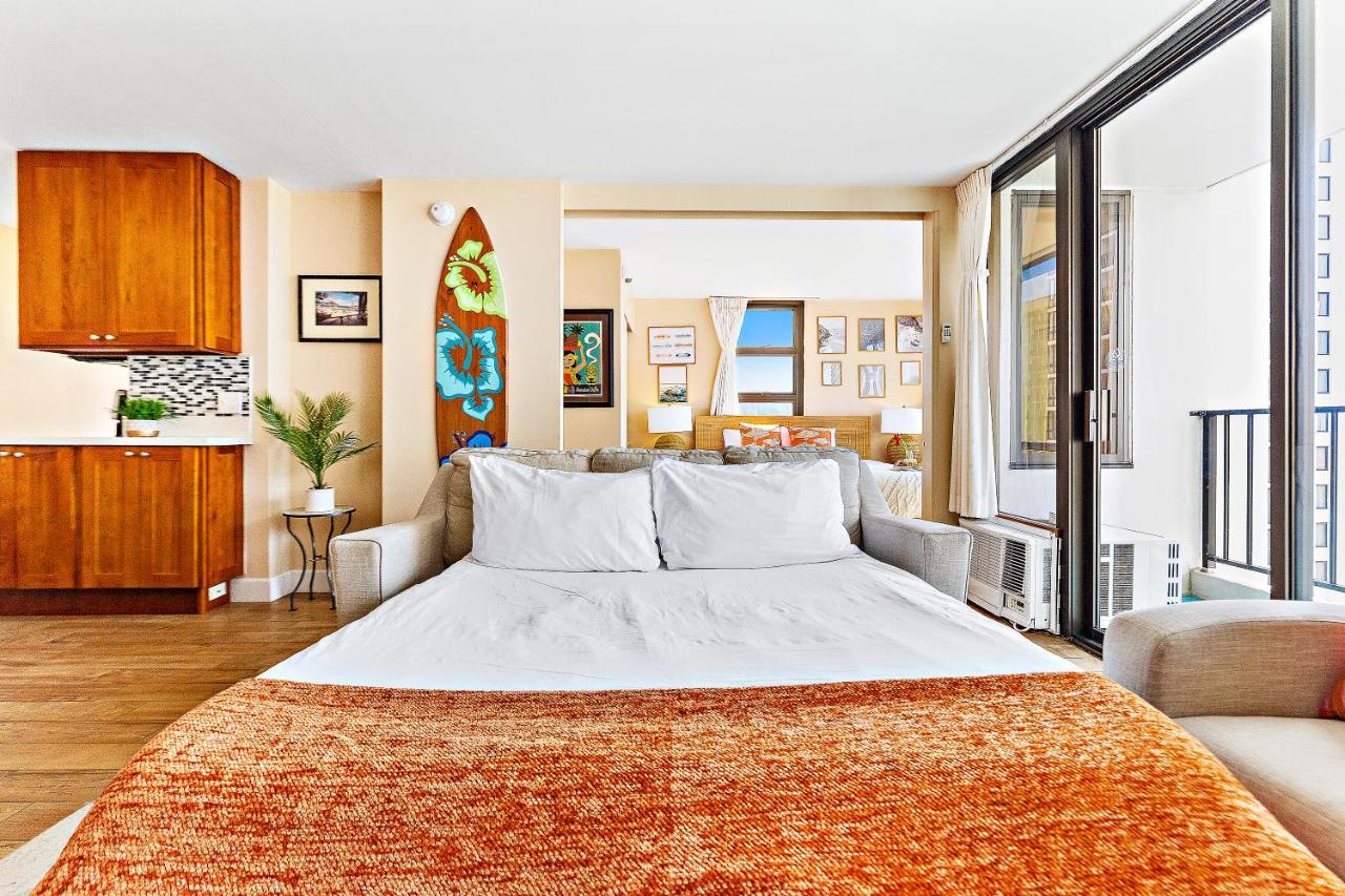 Apartment Waikiki Banyan 1br With Great Ocean Views, Steps To & Parking!