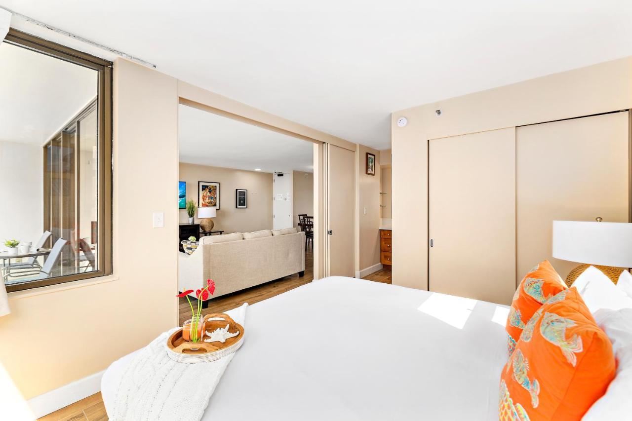 Waikiki Banyan 1br With Great Ocean Views, Steps To & Parking! Honolulu