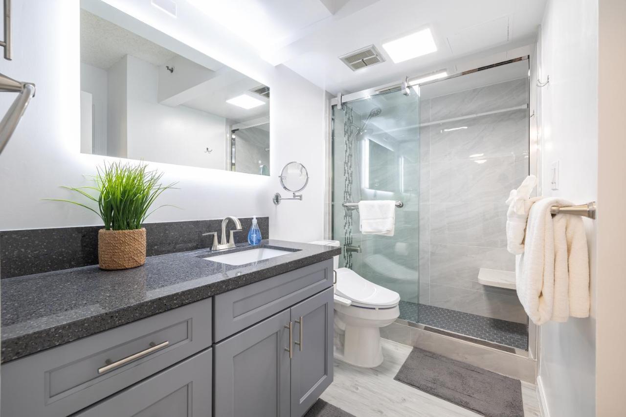 Stylish Waikiki Banyan 1br With Free Parking! Honolulu
