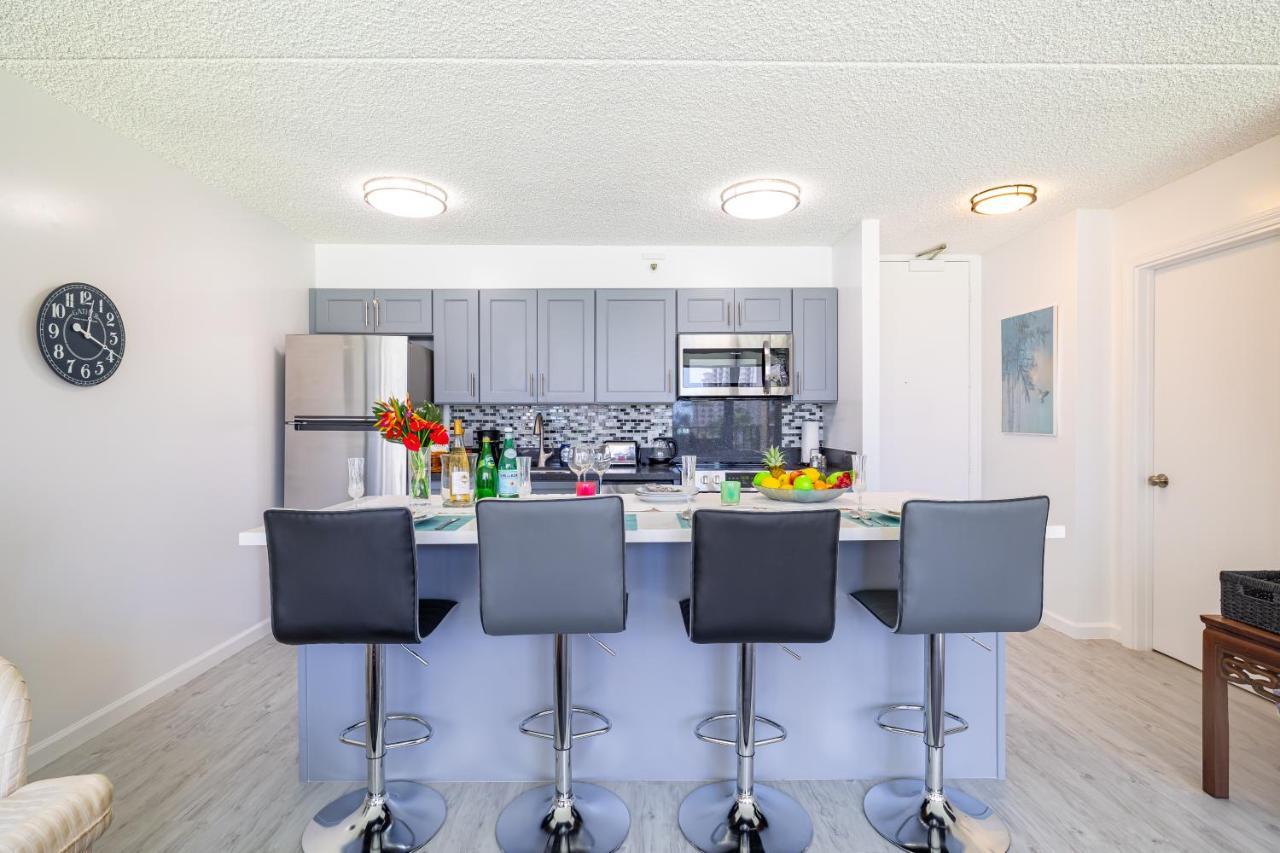 Stylish Waikiki Banyan 1br With Free Parking! * Honolulu