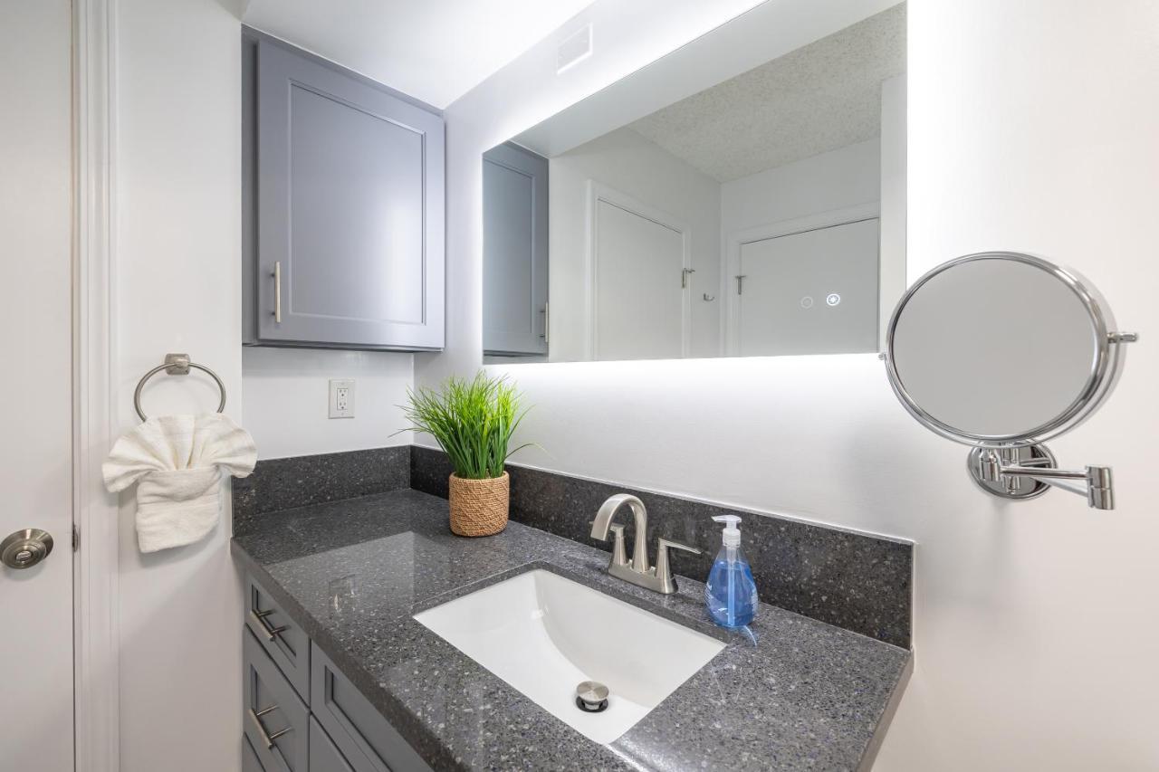 Apartment Stylish Waikiki Banyan 1br With Free Parking! *