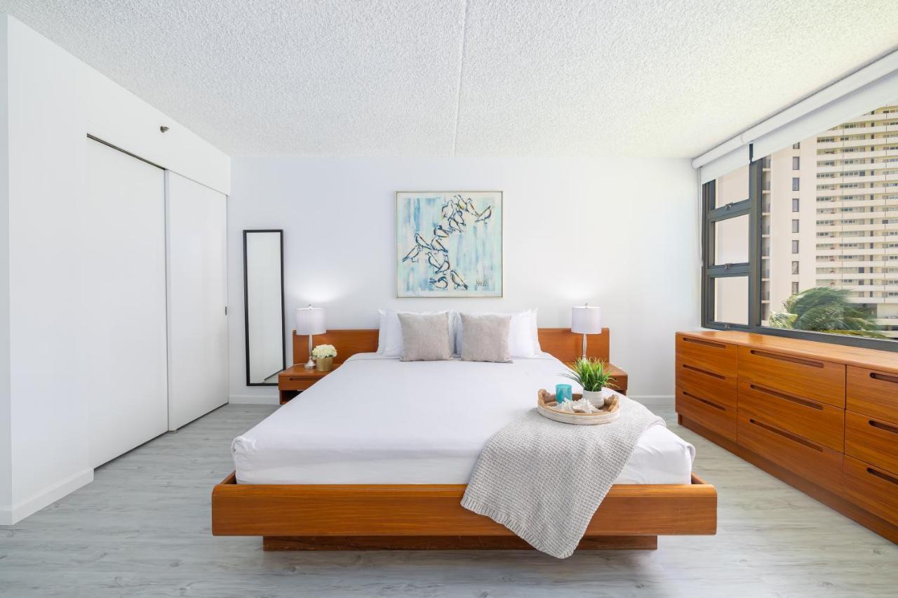 Stylish Waikiki Banyan 1br With Free Parking! Honolulu