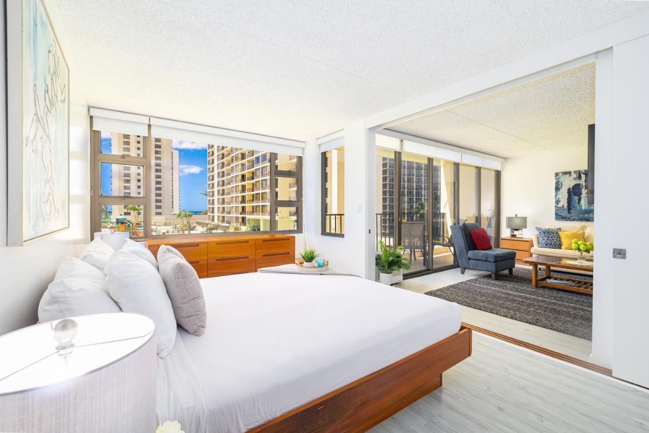 Stylish Waikiki Banyan 1br With Free Parking! Honolulu