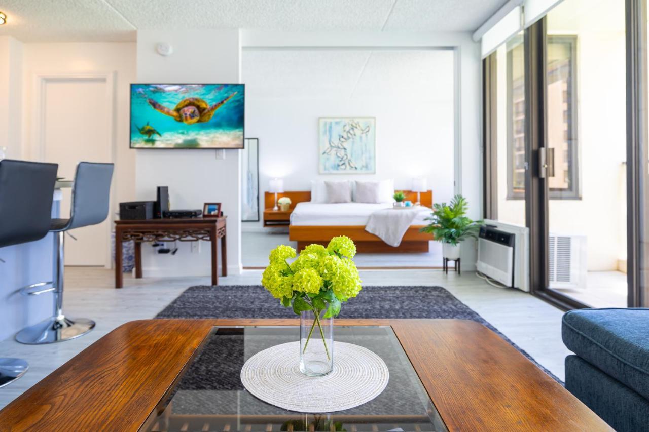 Stylish Waikiki Banyan 1br With Free Parking! *