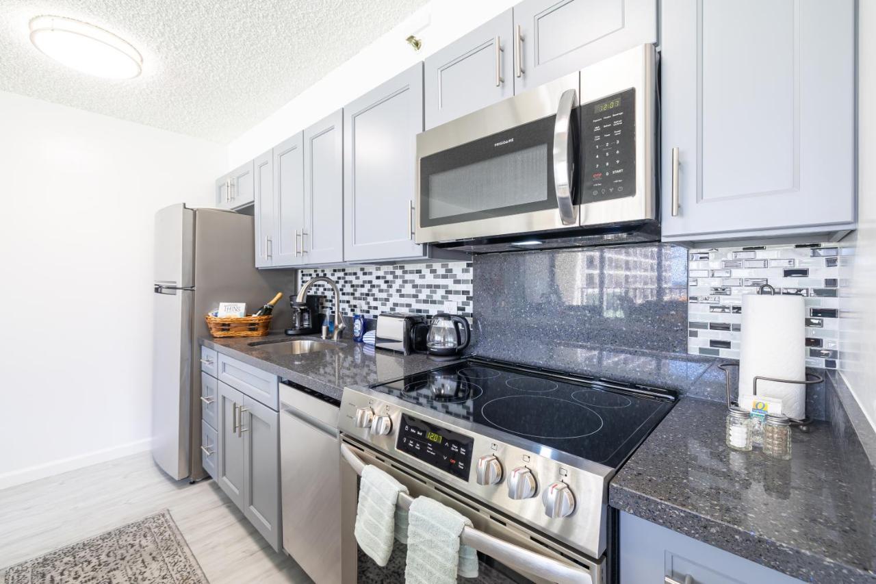 Stylish Waikiki Banyan 1br With Free Parking! * Honolulu