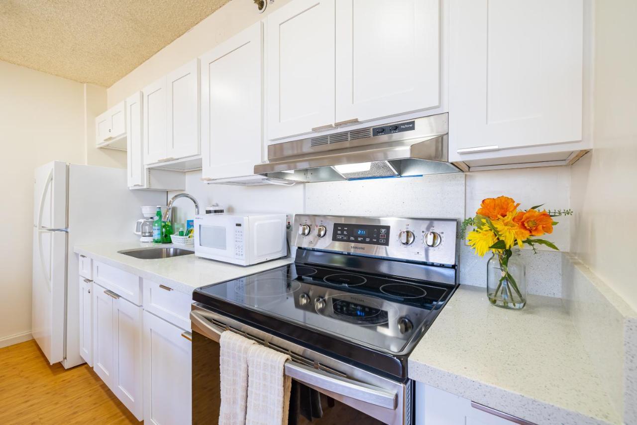 Waikiki Banyan Ocean View Oasis With Free Parking! Apartment Honolulu