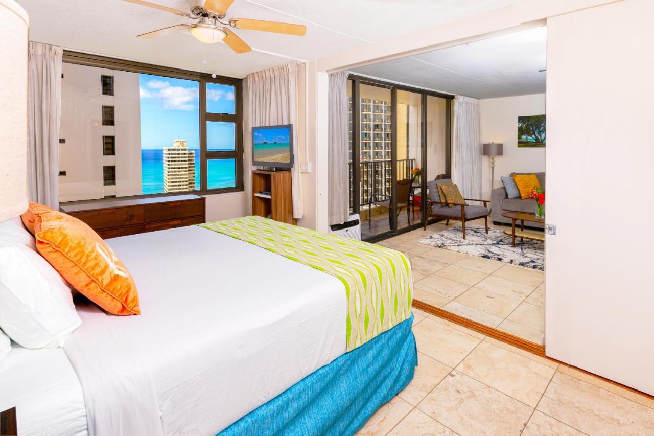 Apartment Ocean View In Waikiki, Parking Included And Just Steps To The Beach!