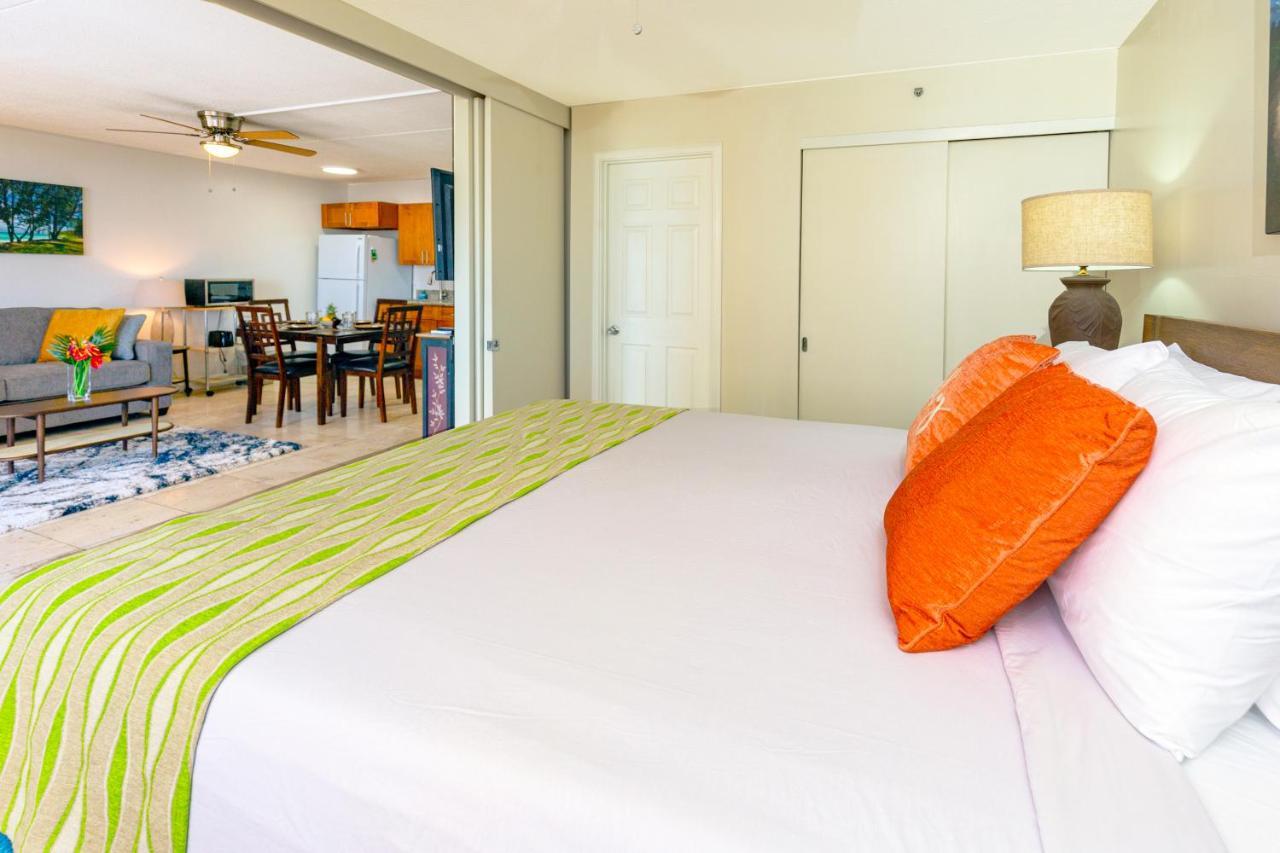 Apartment Ocean View In Waikiki, Parking Included And Just Steps To The Beach!