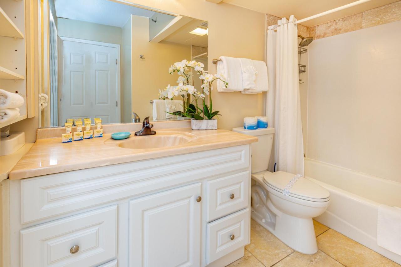 Apartment Ocean View In Waikiki, Parking Included And Just Steps To The Beach! *