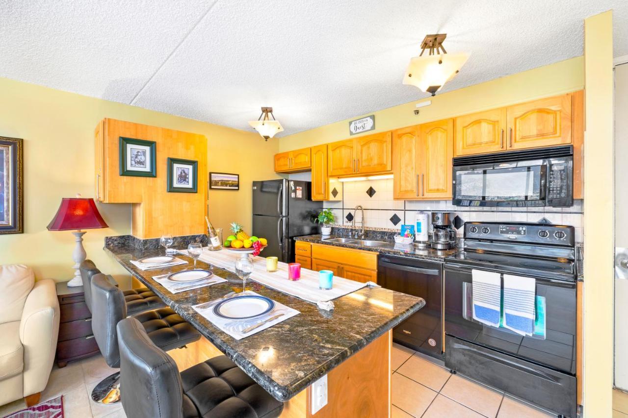 Stylish With Mountain Views In Waikiki Banyan! Apartment *