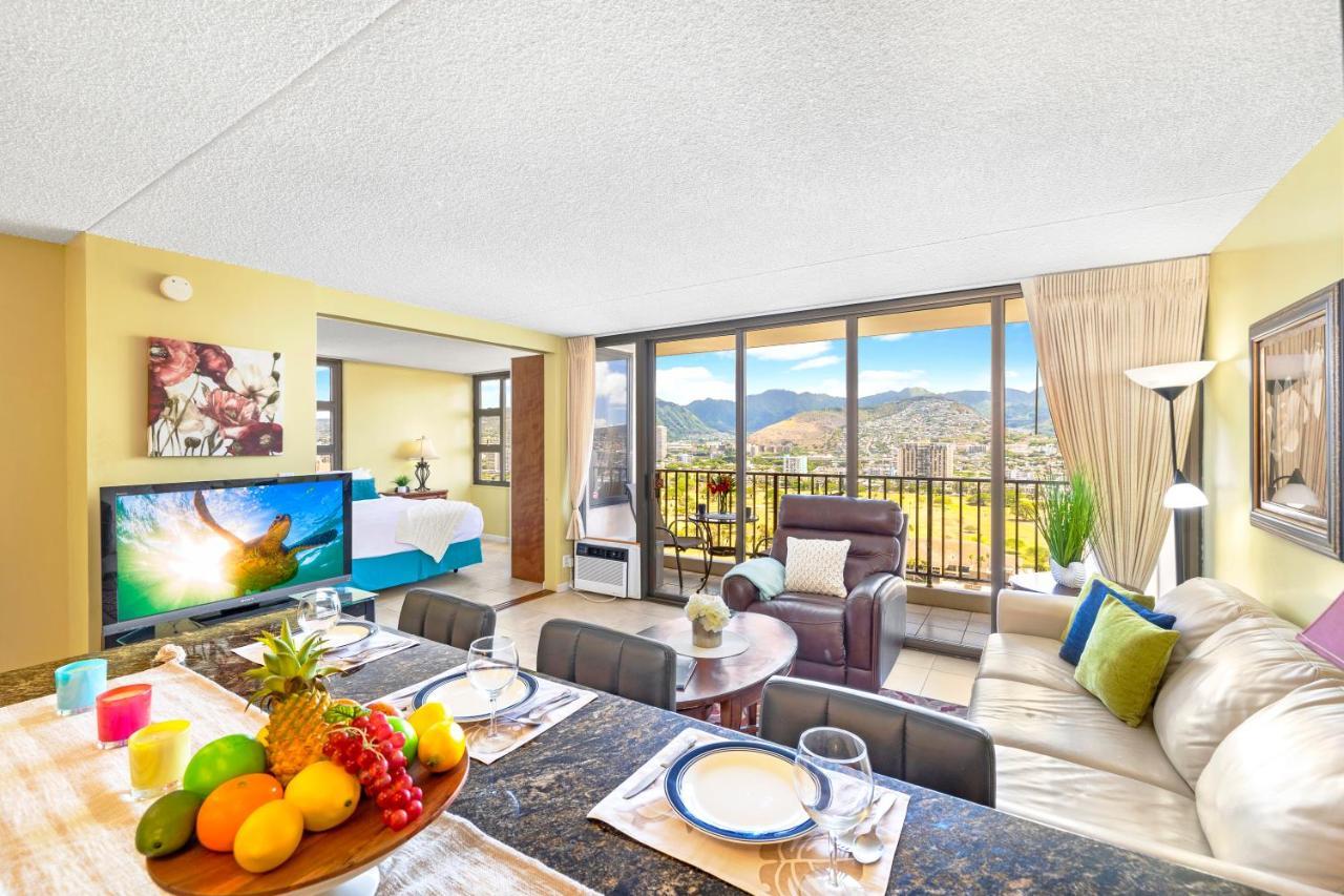Stylish With Mountain Views In Waikiki Banyan! *