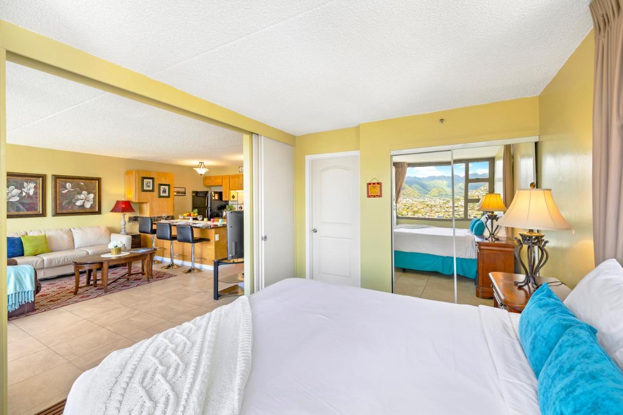 Apartment Stylish With Mountain Views In Waikiki Banyan! Honolulu