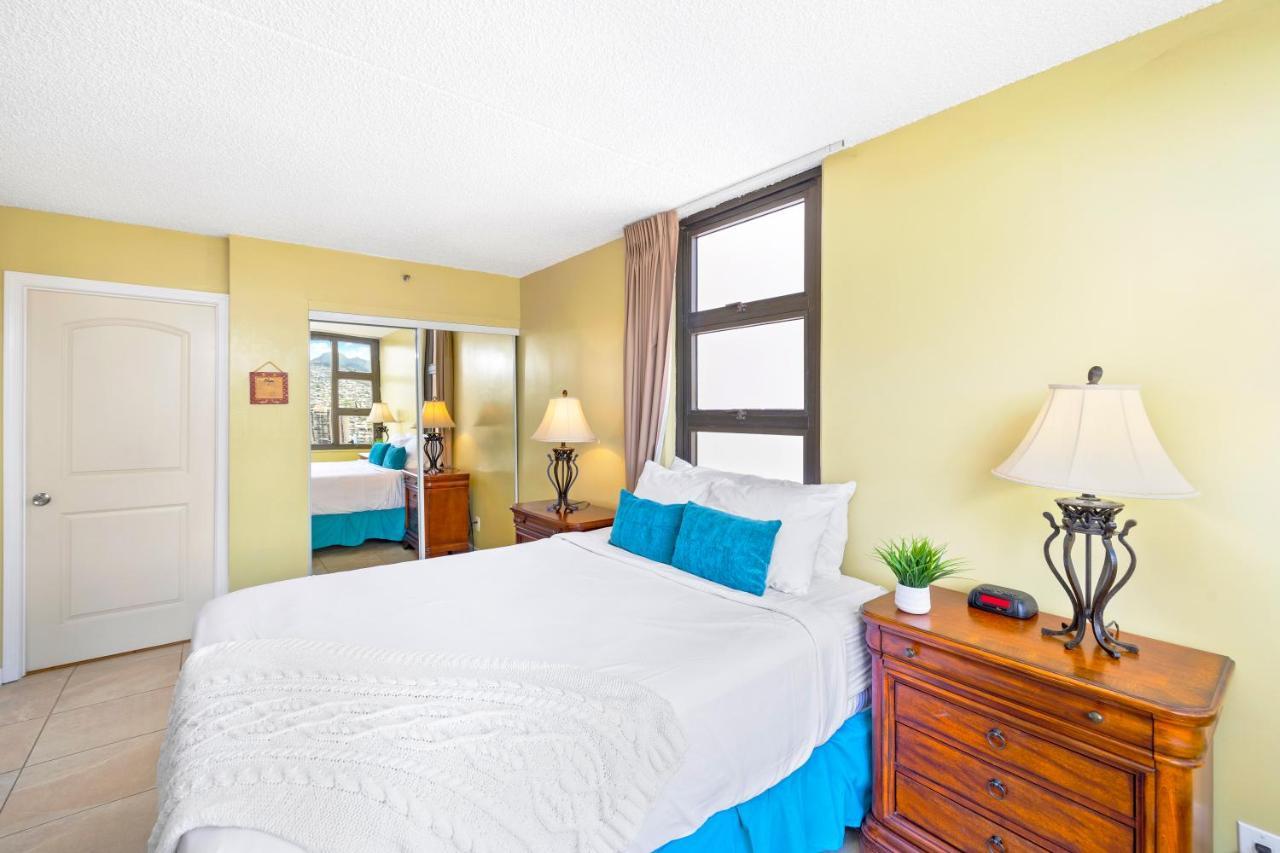 Stylish With Mountain Views In Waikiki Banyan! * Honolulu