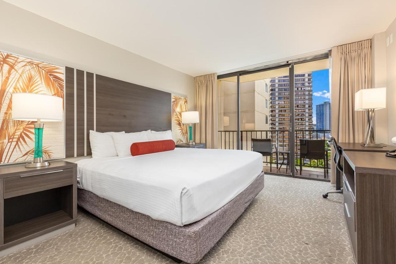 Castle At Palms At Waikiki Hotel 3*