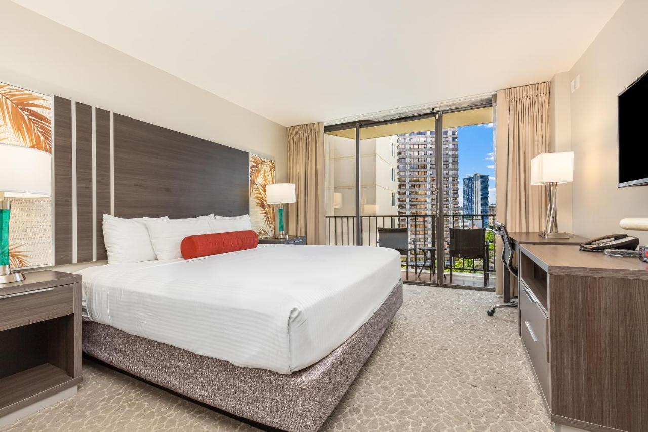 Castle At Palms At Waikiki Hotel 3*