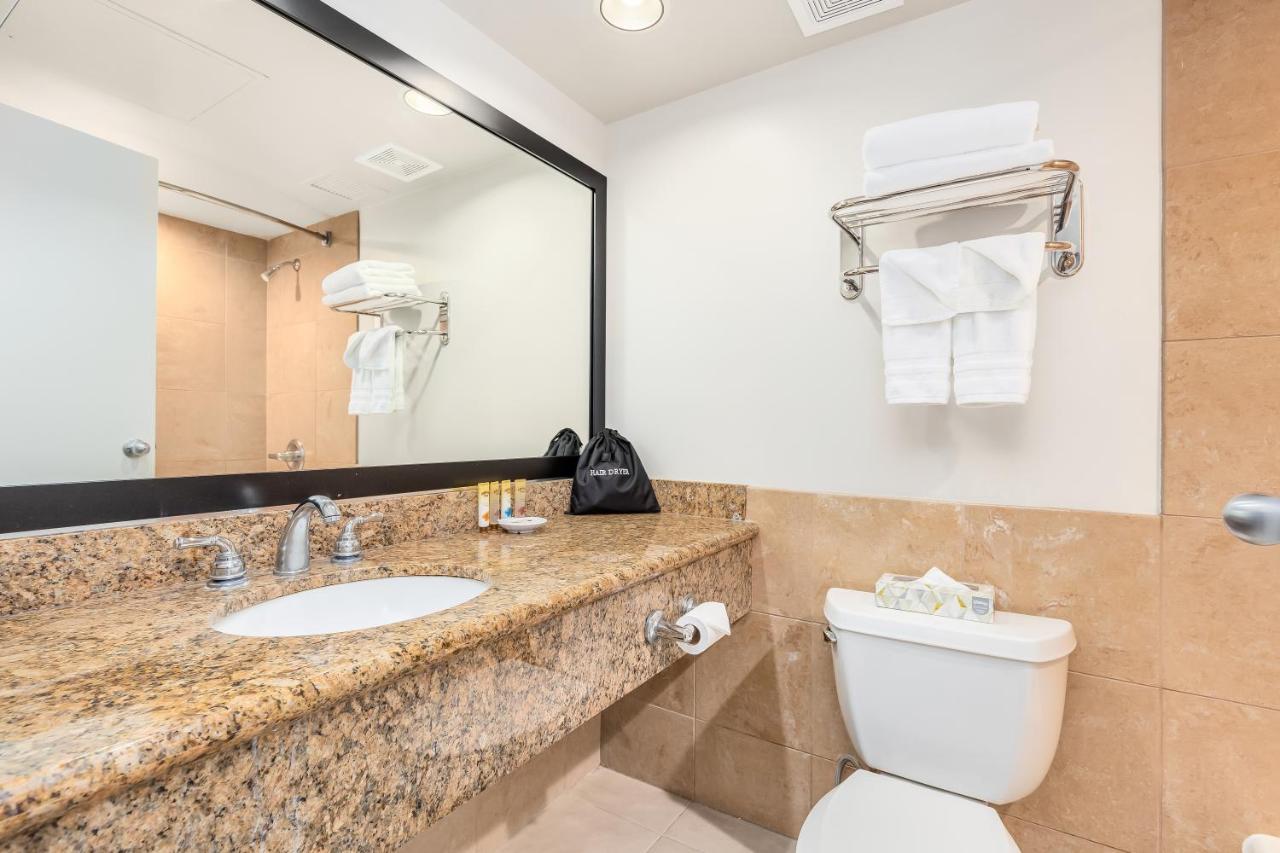 Castle At Palms At Waikiki Hotel 3*
