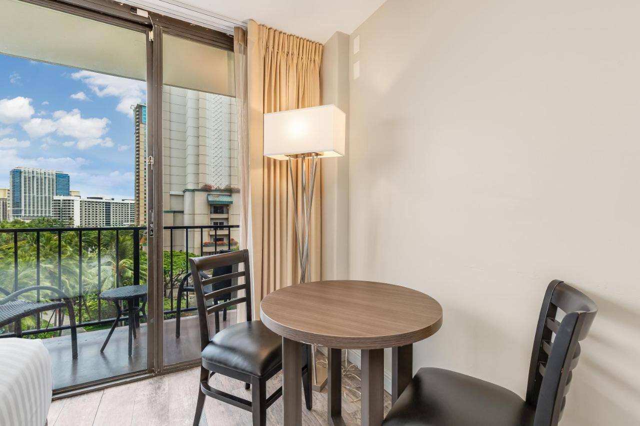 Castle At Palms At Waikiki 3*