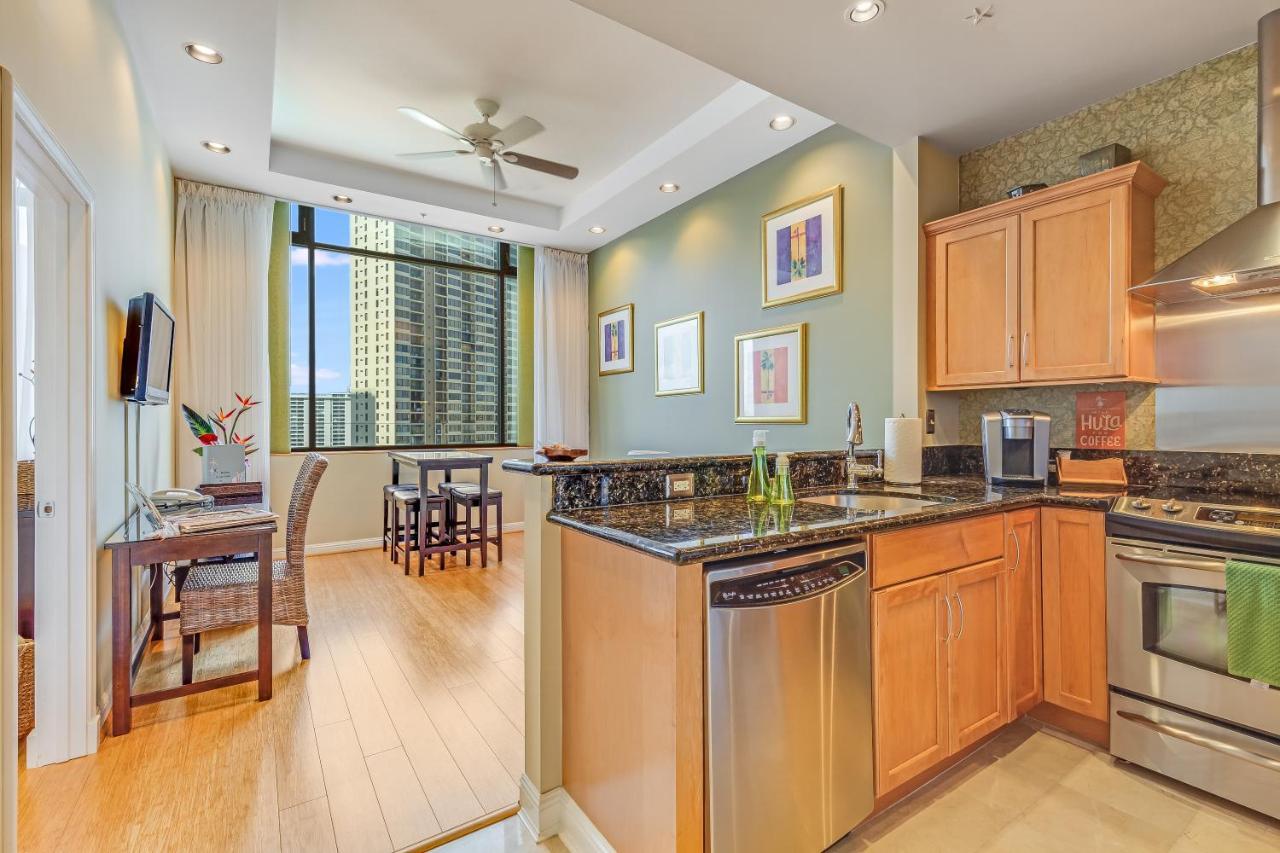 Castle At Palms At Waikiki Hotel 3*